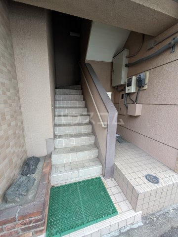 22/30 エントランス