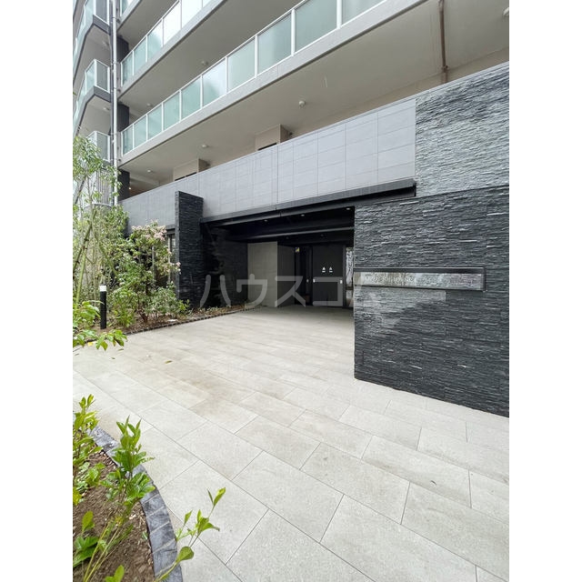 16/17 エントランス