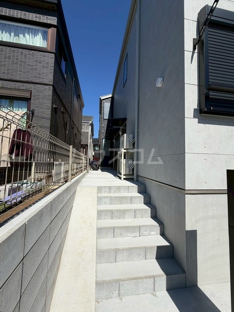 21/22 エントランス