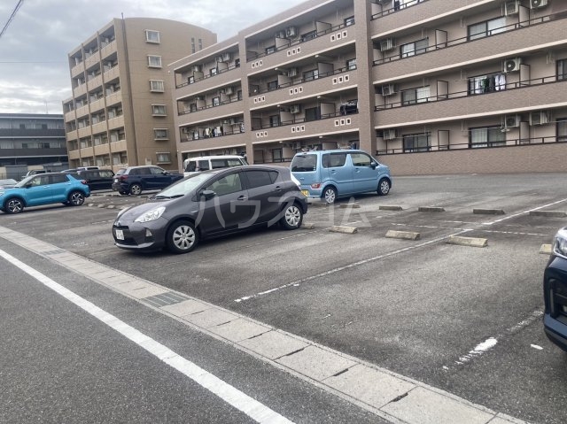 26/30 駐車場