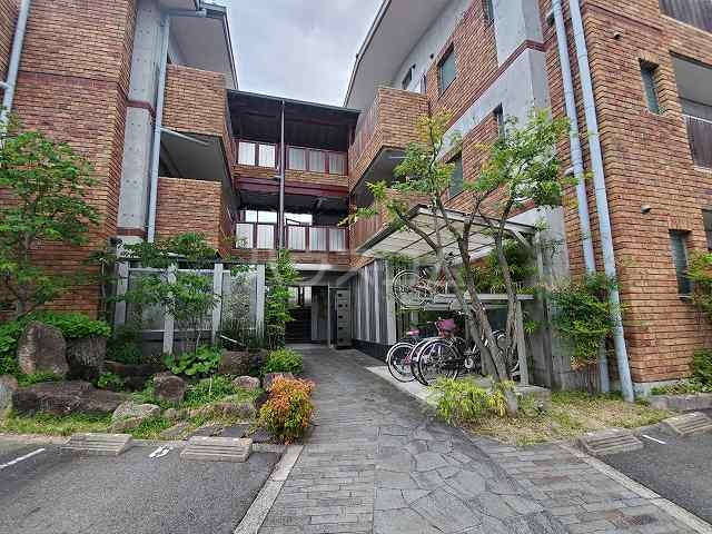 21/29 エントランス