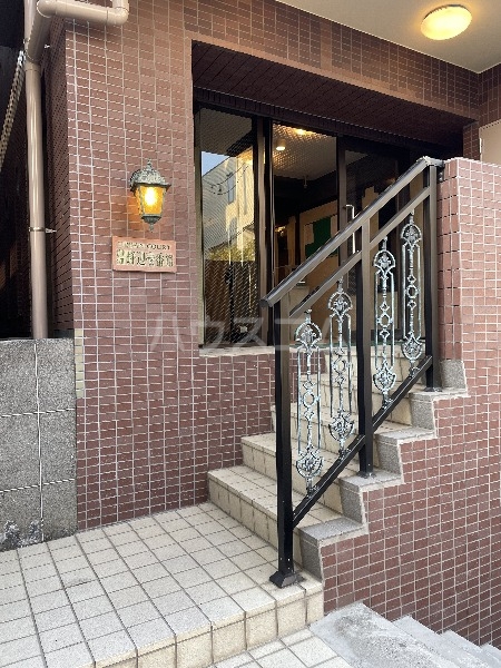 19/23 エントランス