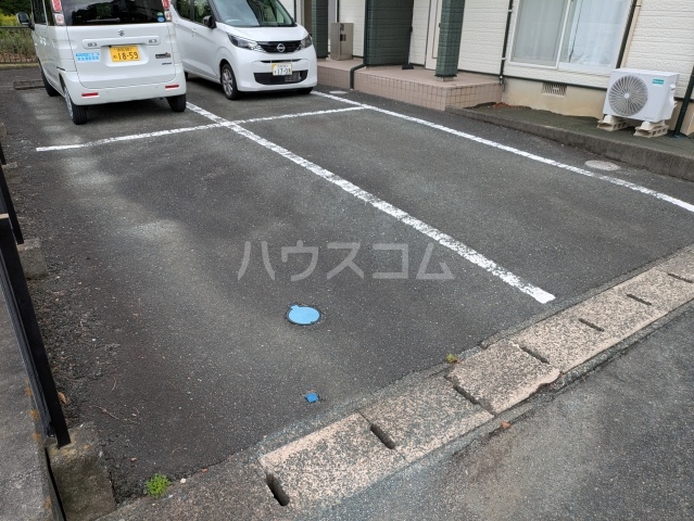 27/28 駐車場