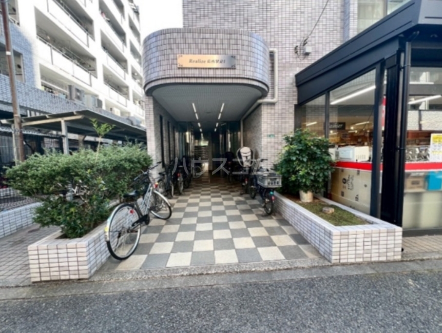 8/10 エントランス