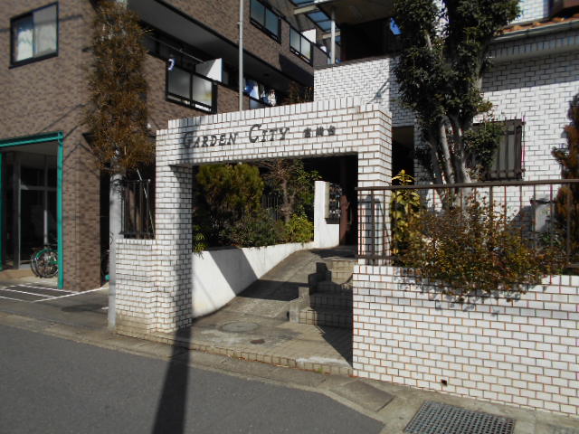 21/30 エントランス