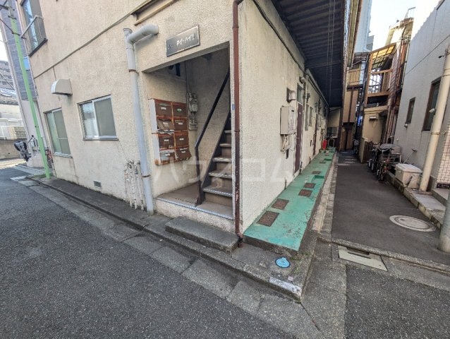 18/25 エントランス