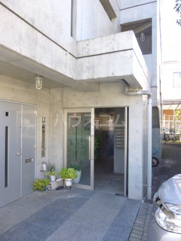 19/23 エントランス