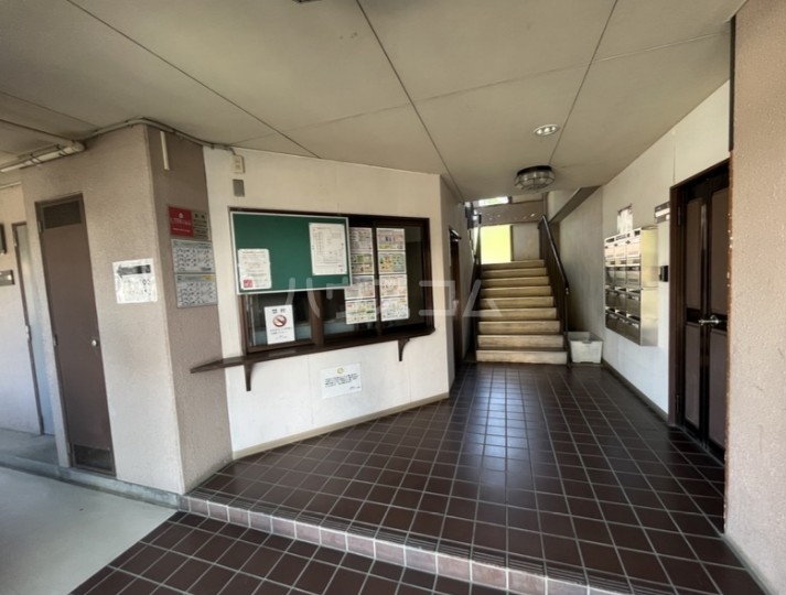 16/25 エントランス