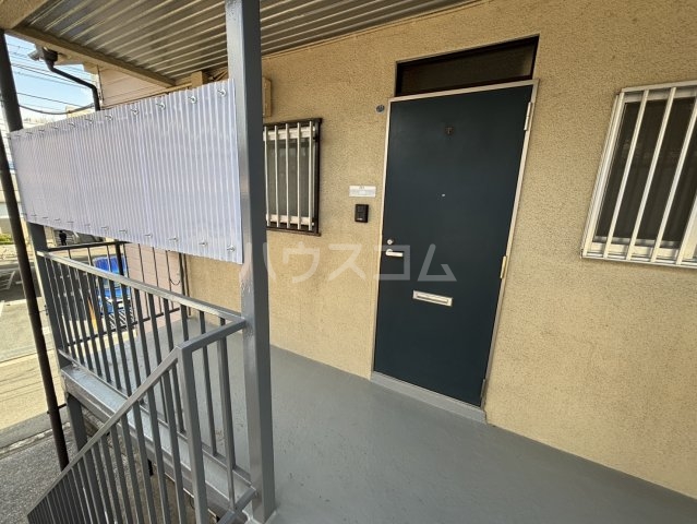 23/26 エントランス