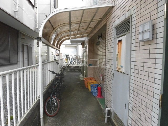 18/28 エントランス