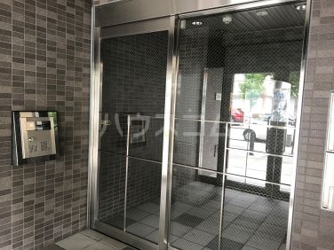 18/23 エントランス