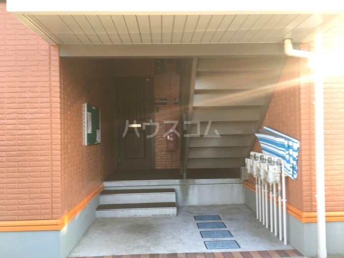 16/17 エントランス