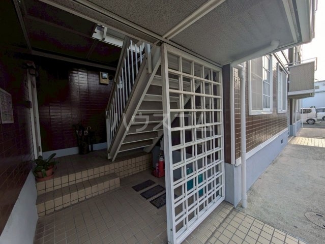 28/30 エントランス