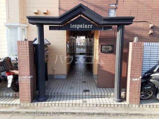 28/30 エントランス