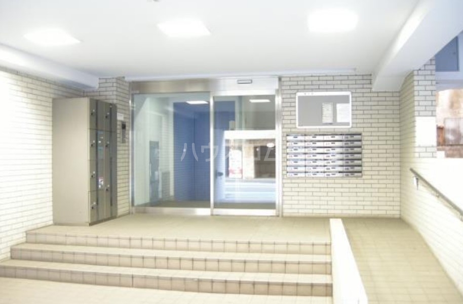 15/23 エントランス