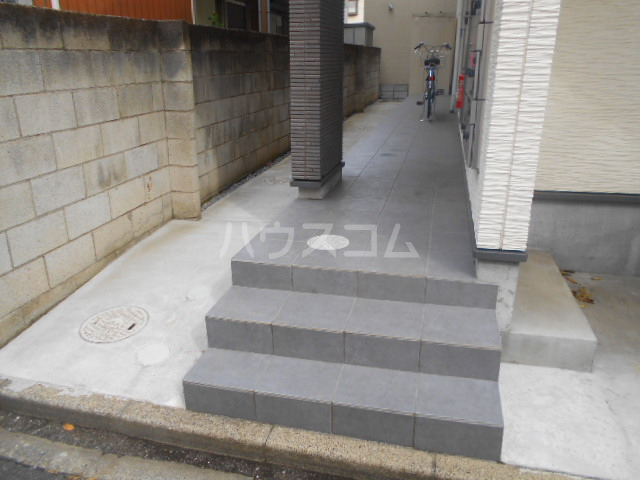 13/22 エントランス