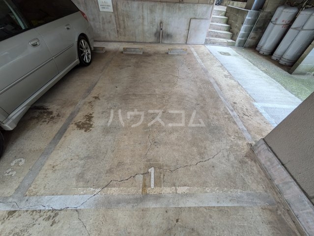 22/30 駐車場
