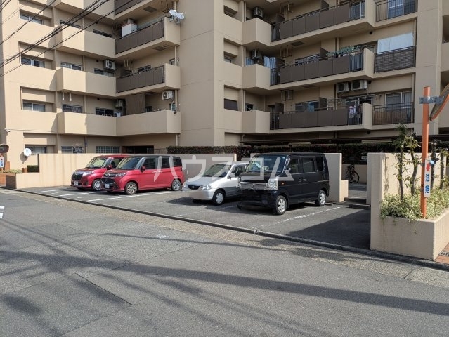 25/28 駐車場