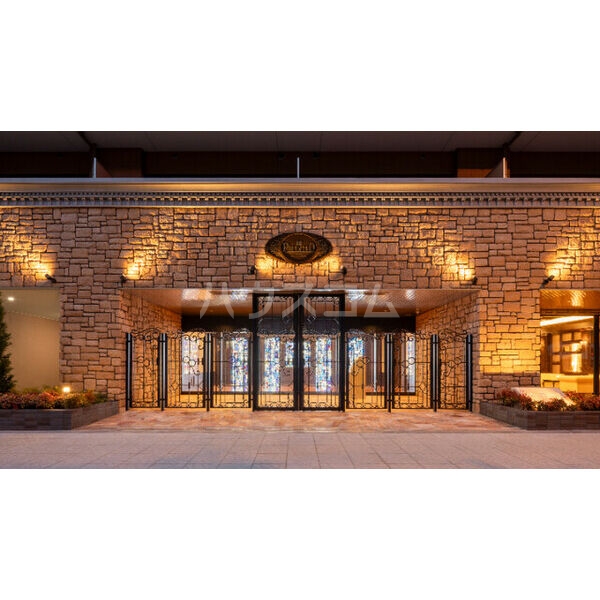 16/23 エントランス