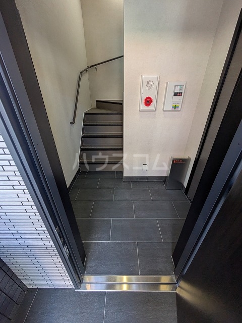 21/26 エントランス