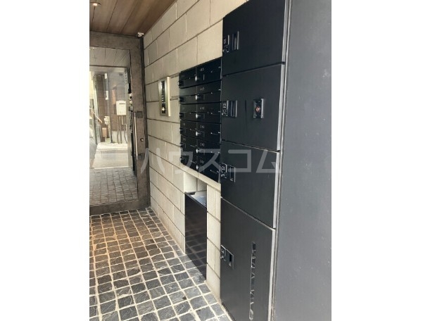 23/27 エントランス