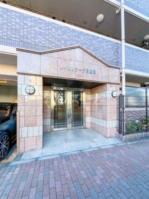 24/27 エントランス