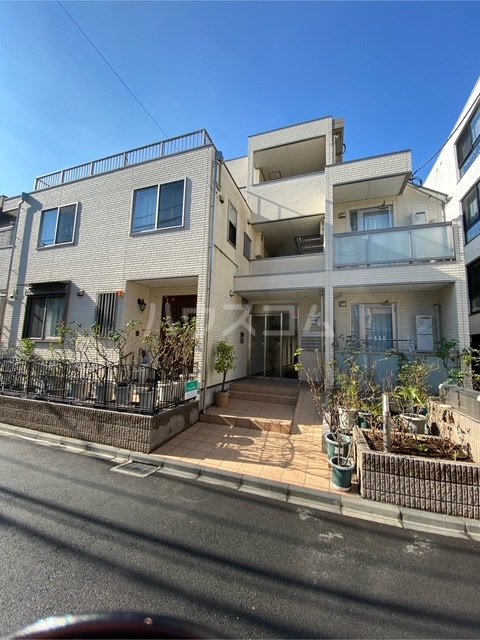 13/22 エントランス