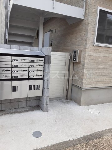 23/28 エントランス