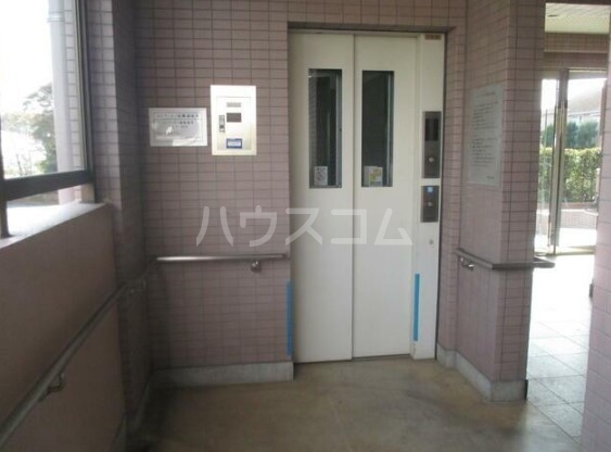 16/17 エントランス