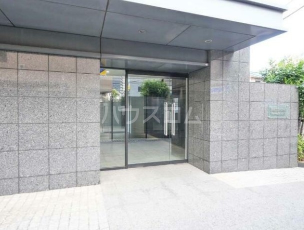 20/23 エントランス