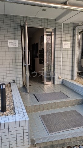 22/28 エントランス