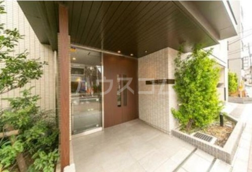 21/30 エントランス