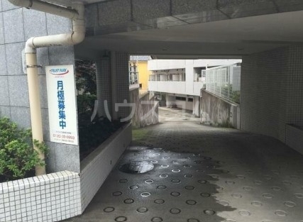 16/20 エントランス