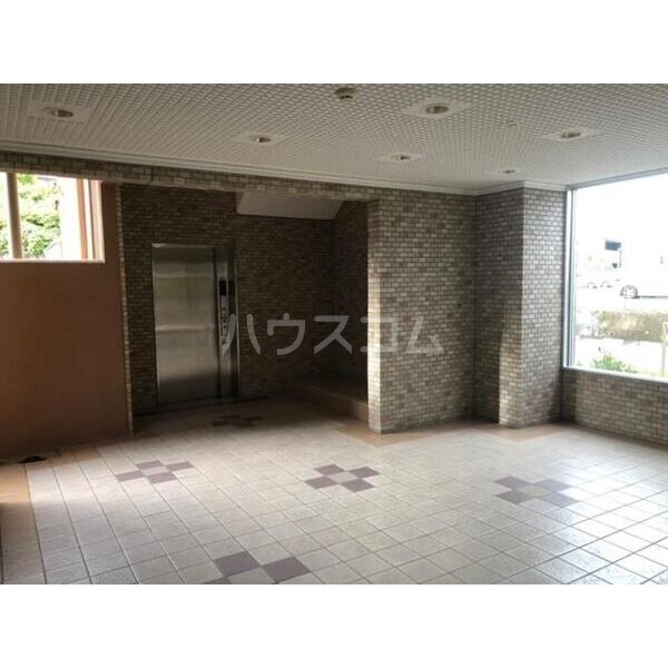 16/18 エントランス