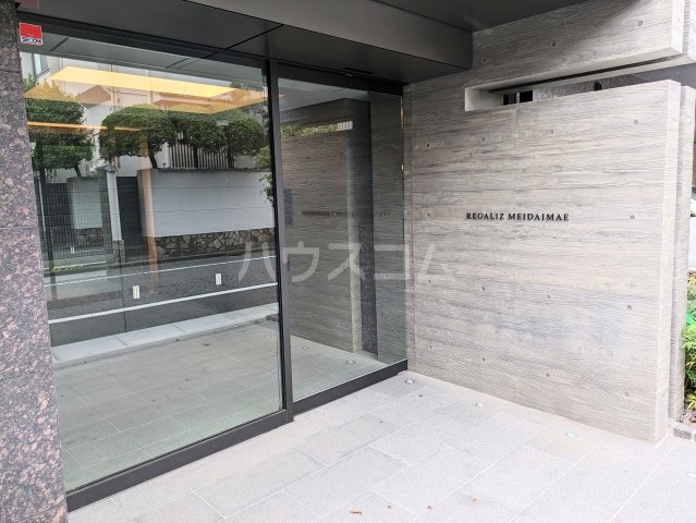 28/30 エントランス