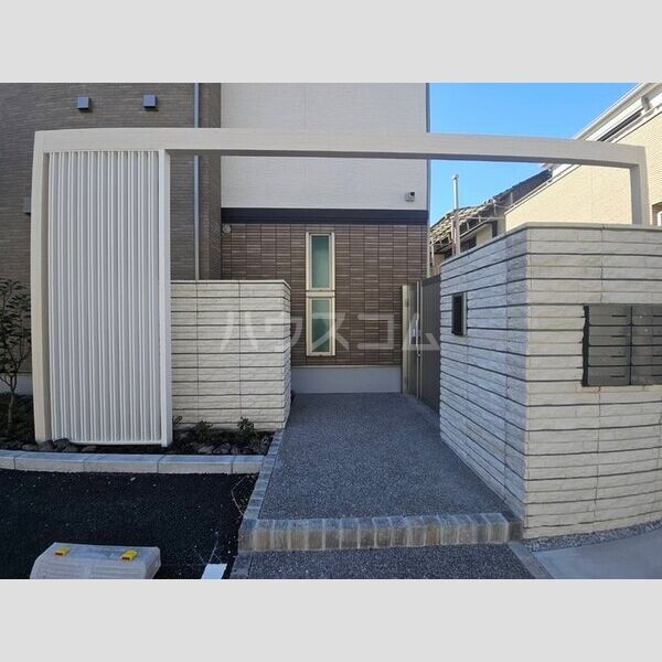 14/20 エントランス