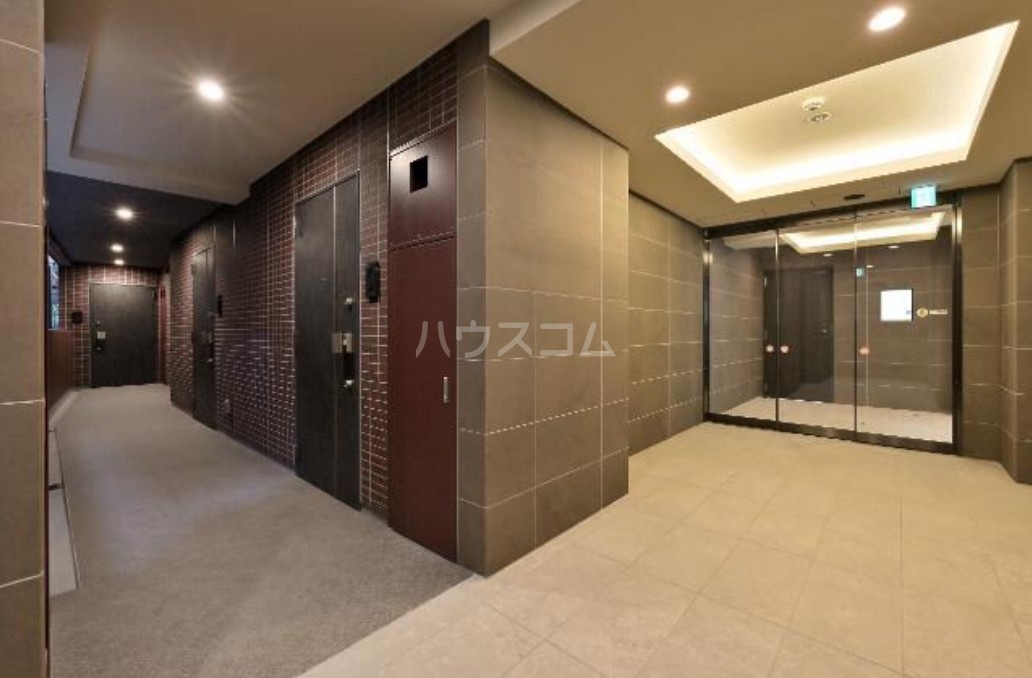 13/18 エントランス