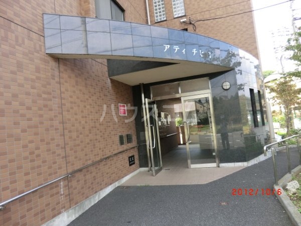 18/28 エントランス