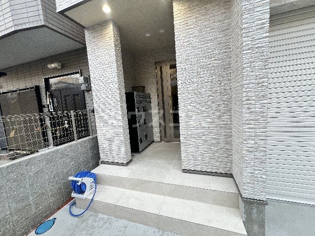 27/30 エントランス