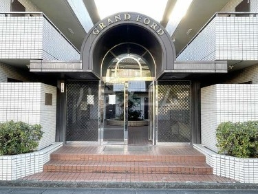 26/30 エントランス