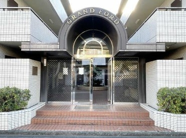 26/30 エントランス