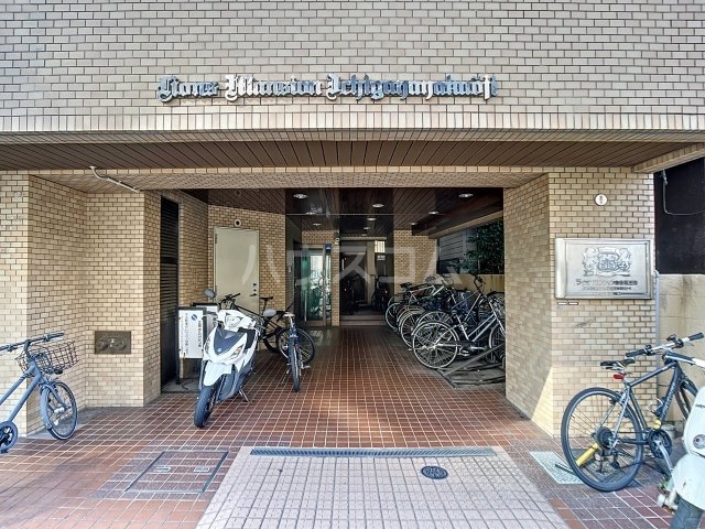 16/22 エントランス