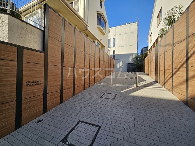 21/25 エントランス