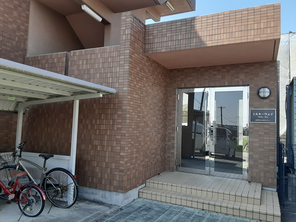 16/17 エントランス