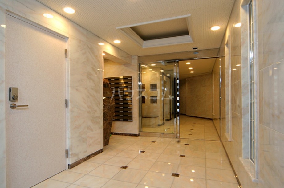 14/19 エントランス