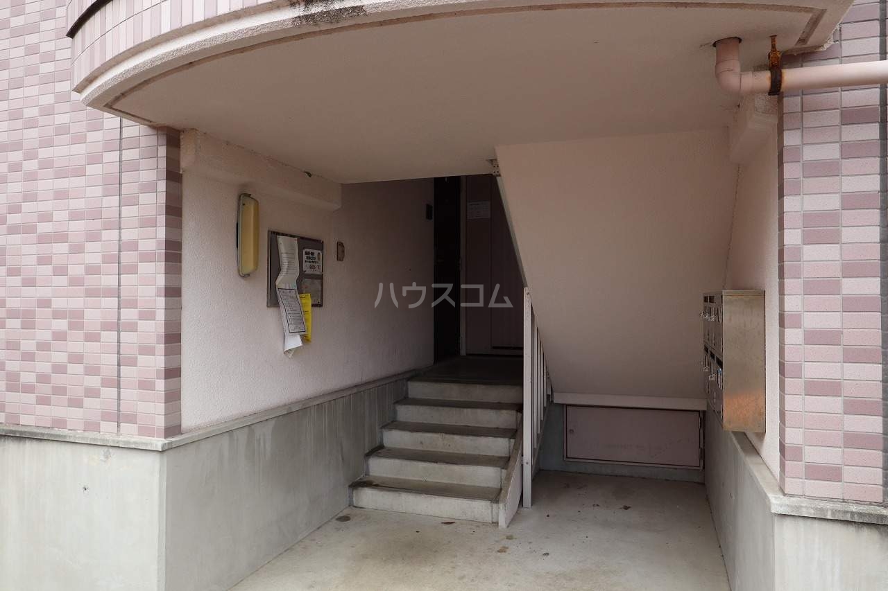 22/26 エントランス