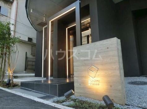 20/30 エントランス