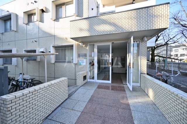 28/30 エントランス