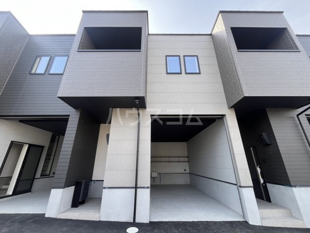 25/29 エントランス