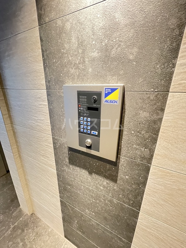 20/30 エントランス